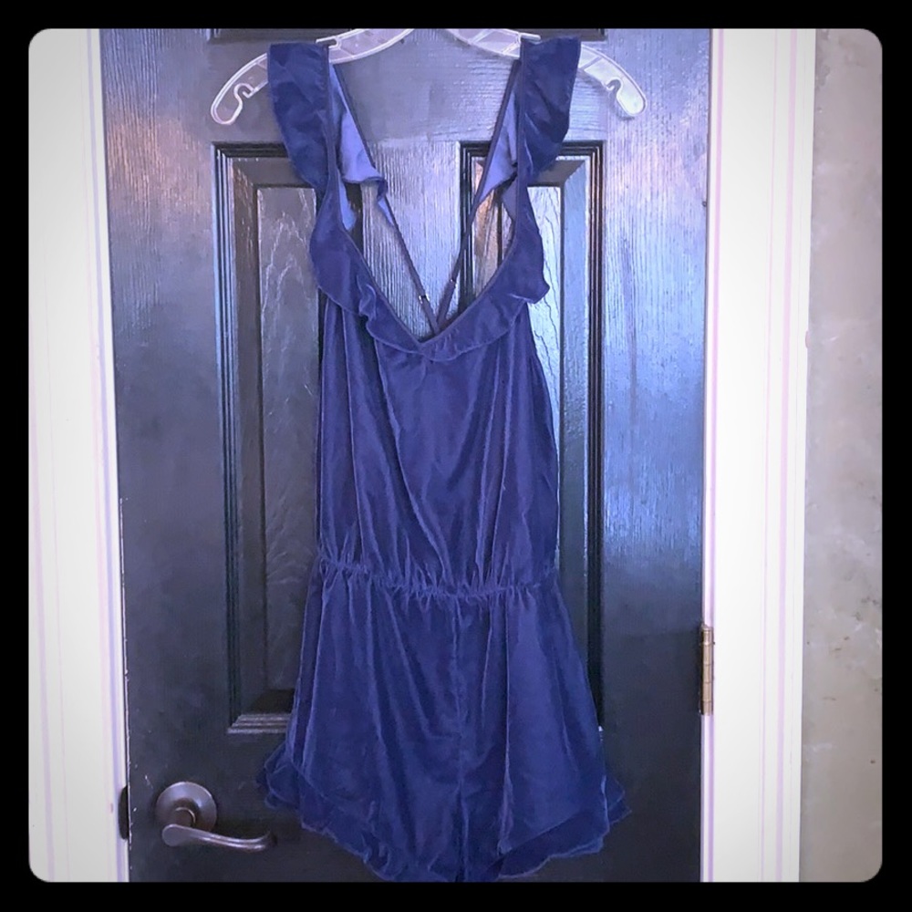 Victoria’s Secret Navy velvet sleep romper small